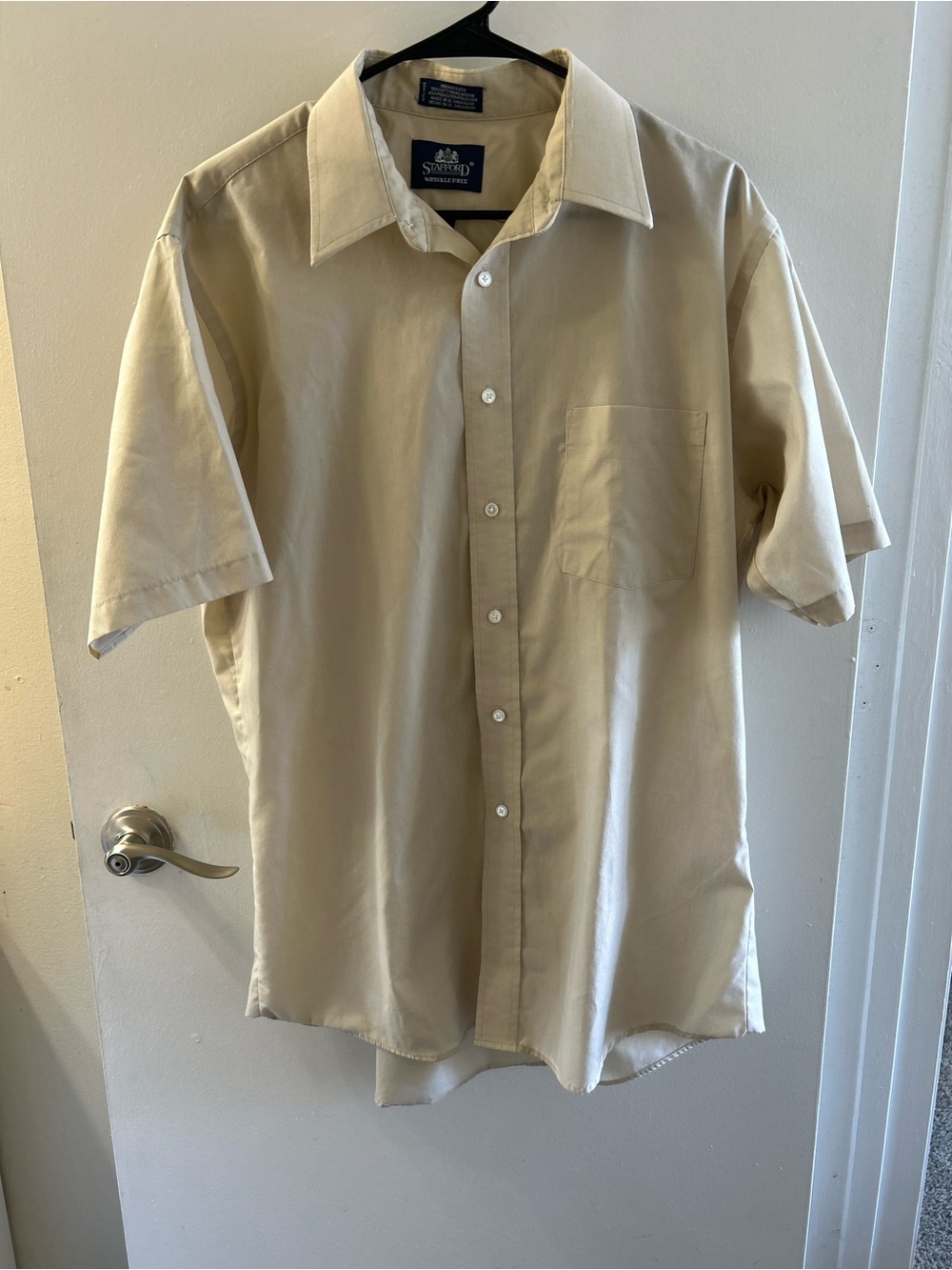 Stafford Short-Sleeve Button-Down Shirt in Beige